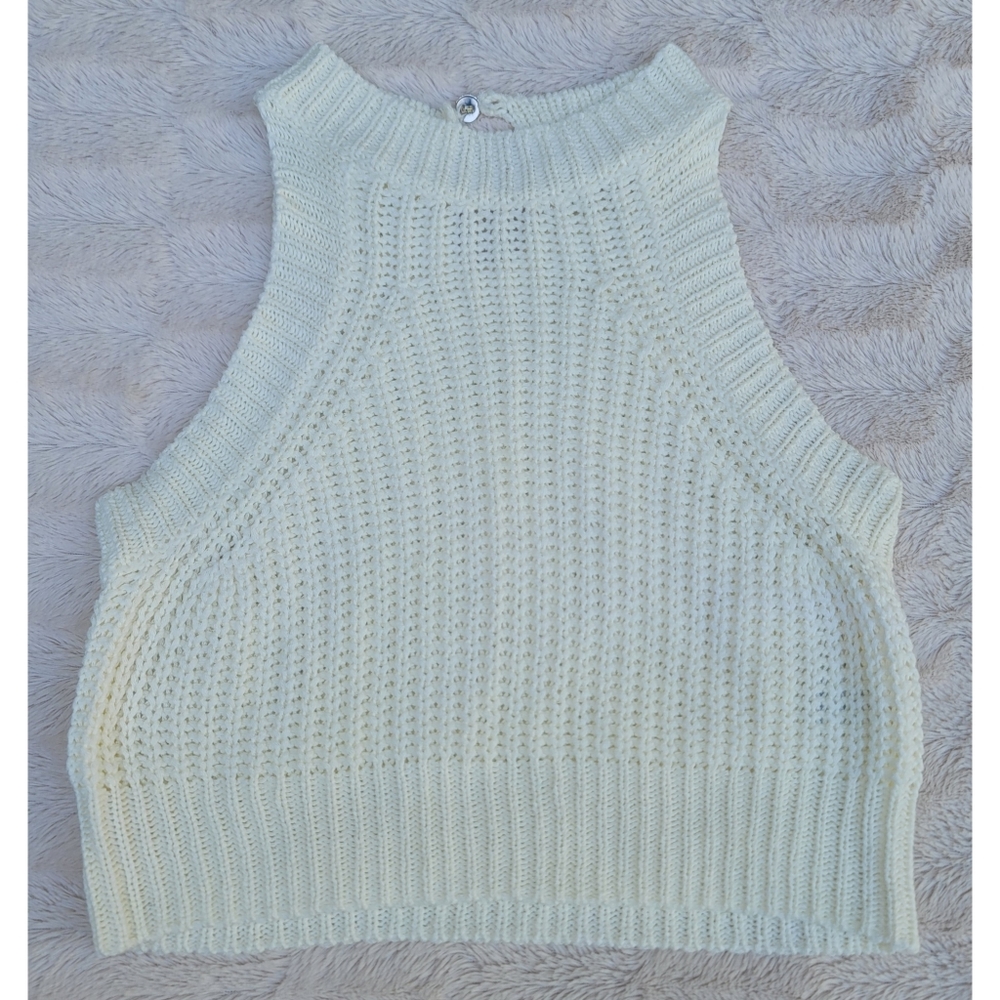 In Style Ivory Sleeveless knitted cropped top